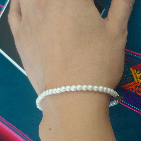 Vintage Petite Faux Pearl Women's Bracelet, 7.5 inches, White/Gold-tone - Picture 9 of 10